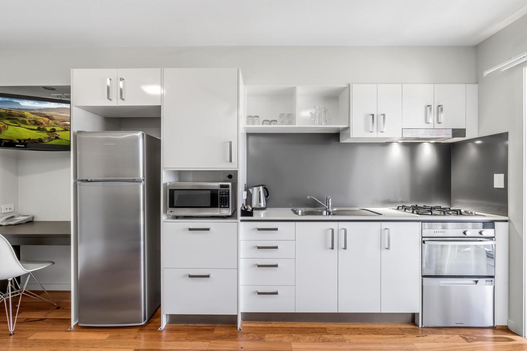 One-Bedroom Apartment Queen