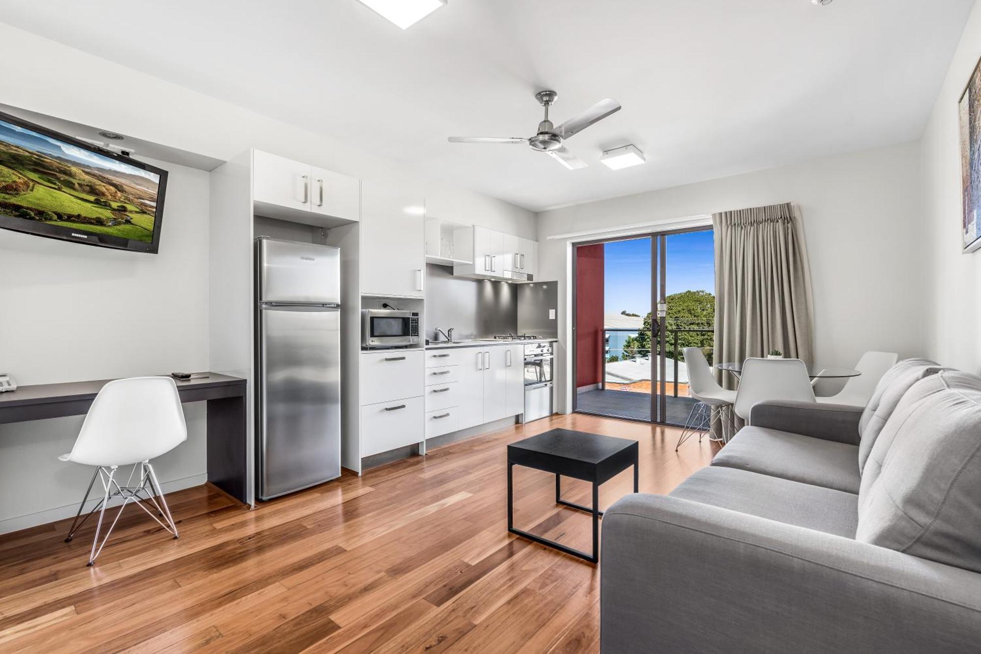 One-Bedroom Apartment Queen