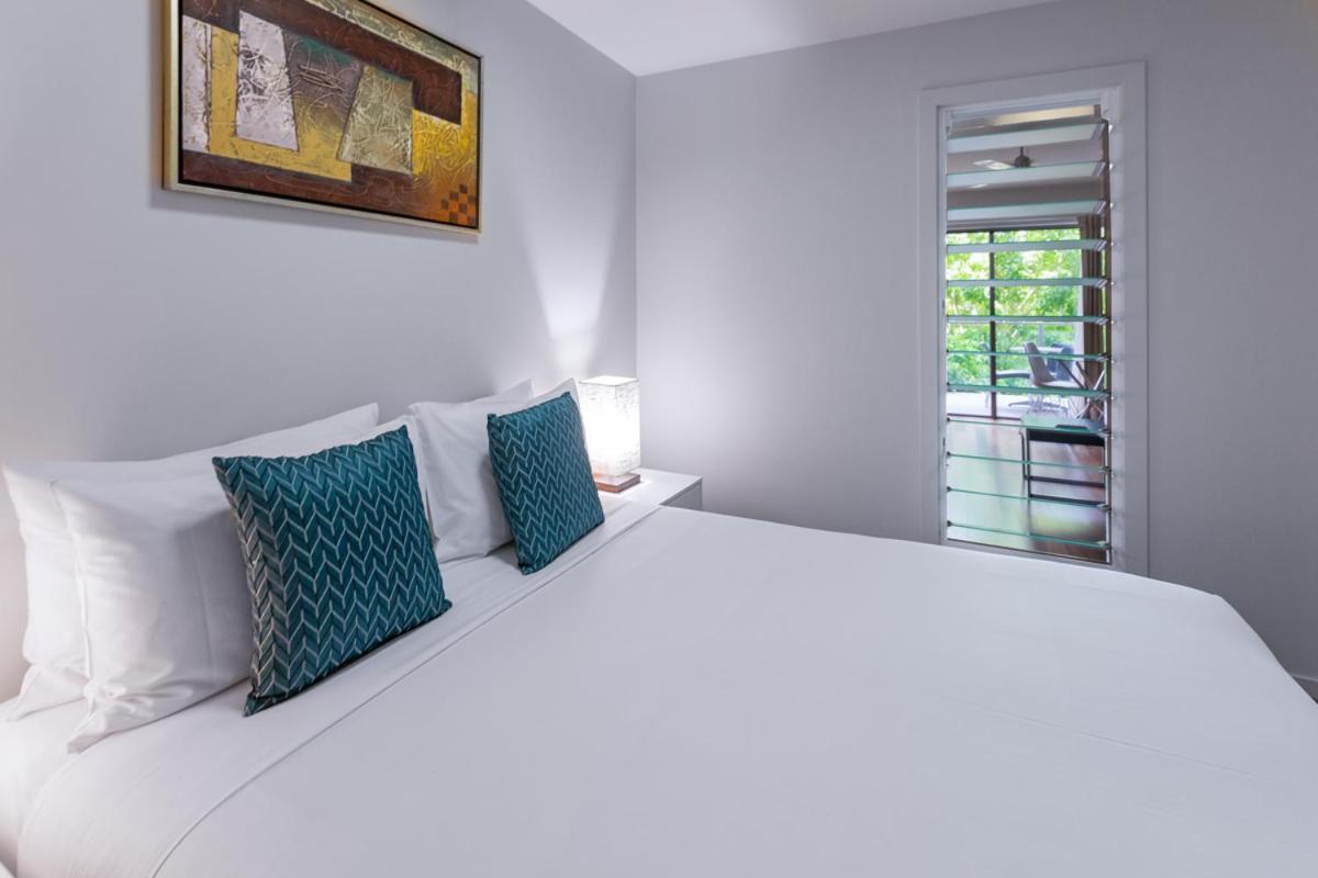 One-Bedroom Apartment Queen