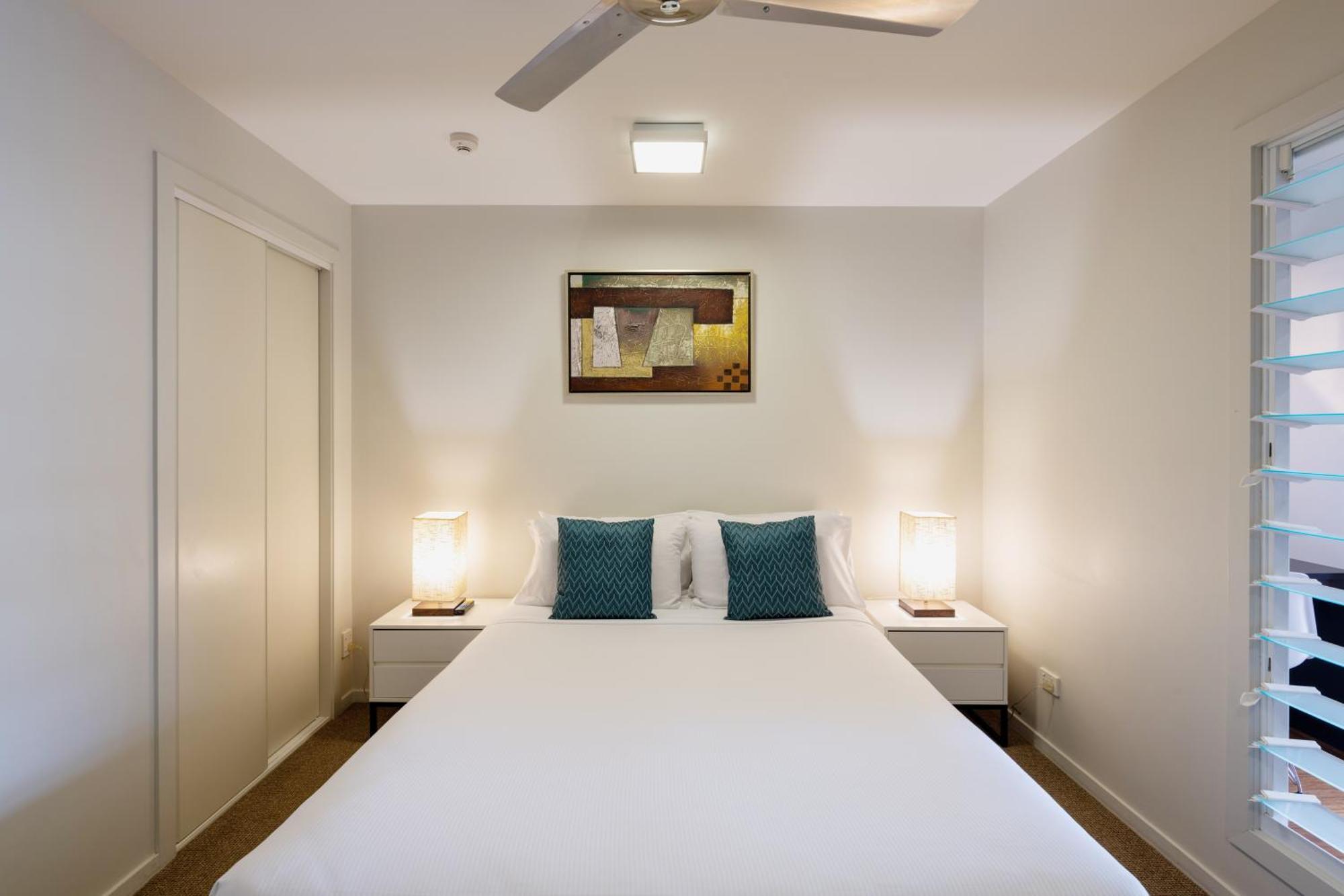 One-Bedroom Apartment Queen